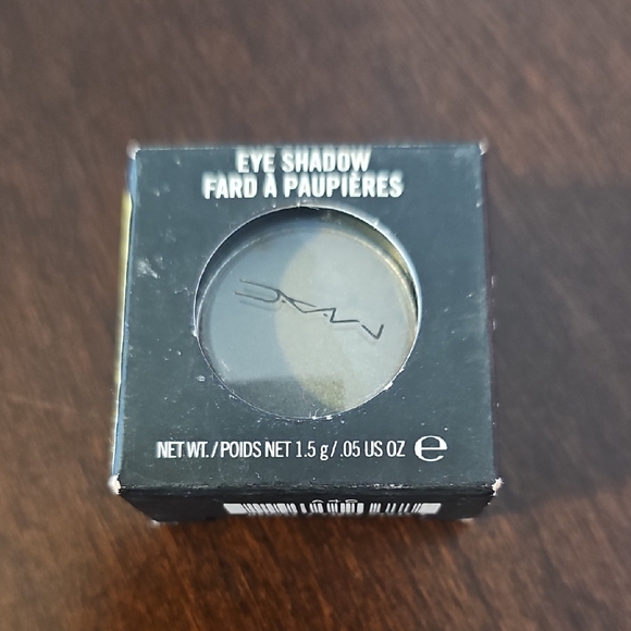 Mac Eyeshadow - Picture 1 of 3
